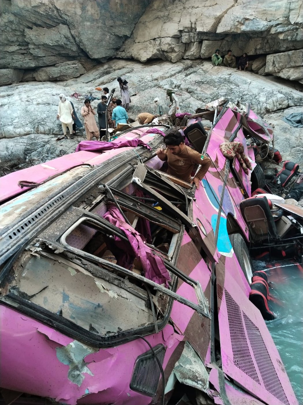 Overcrowded bus plunges into ravine in southwest Pakistan, killing 40 passengers | iNwheels Overcrowded bus plunges into ravine in southwest Pakistan, killing 40 passengers | iNwheels