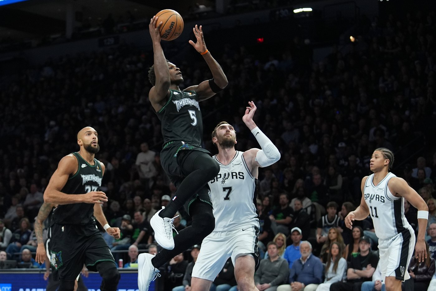 Anthony Edwards awes Timberwolves with his performance despite recent trouble with both knees | iNFOnews.ca
