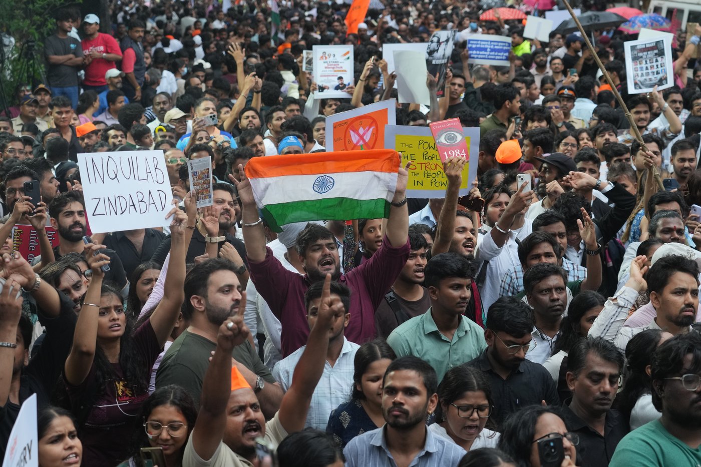 India police use tear gas to stop march on Parliament by Cockroach movement supporters | iNFOnews.ca India police use tear gas to stop march on Parliament by Cockroach movement supporters | iNFOnews.ca