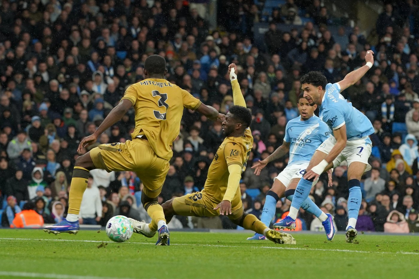 Manchester City keeps the pressure on Arsenal with 3-0 win against Crystal Palace | iNFOnews.ca