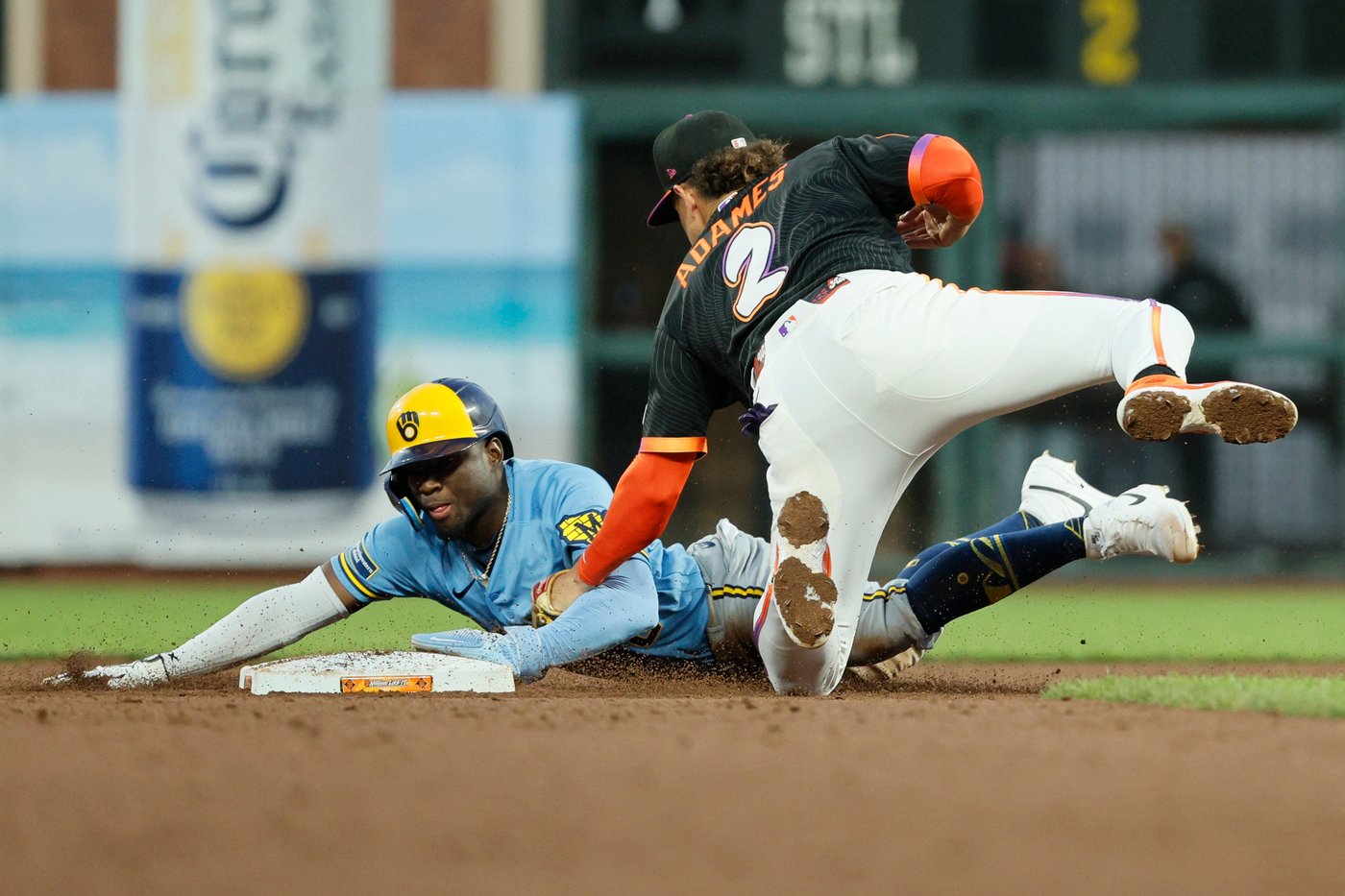 Brice Turang paces Brewers offense in 8-2 win over Giants | iNFOnews.ca