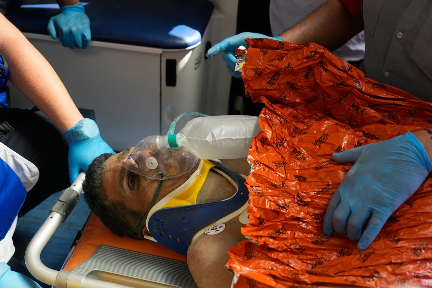 Venezuelan security guard pulled alive from building basement 8 days after twin quakes | iNFOnews.ca