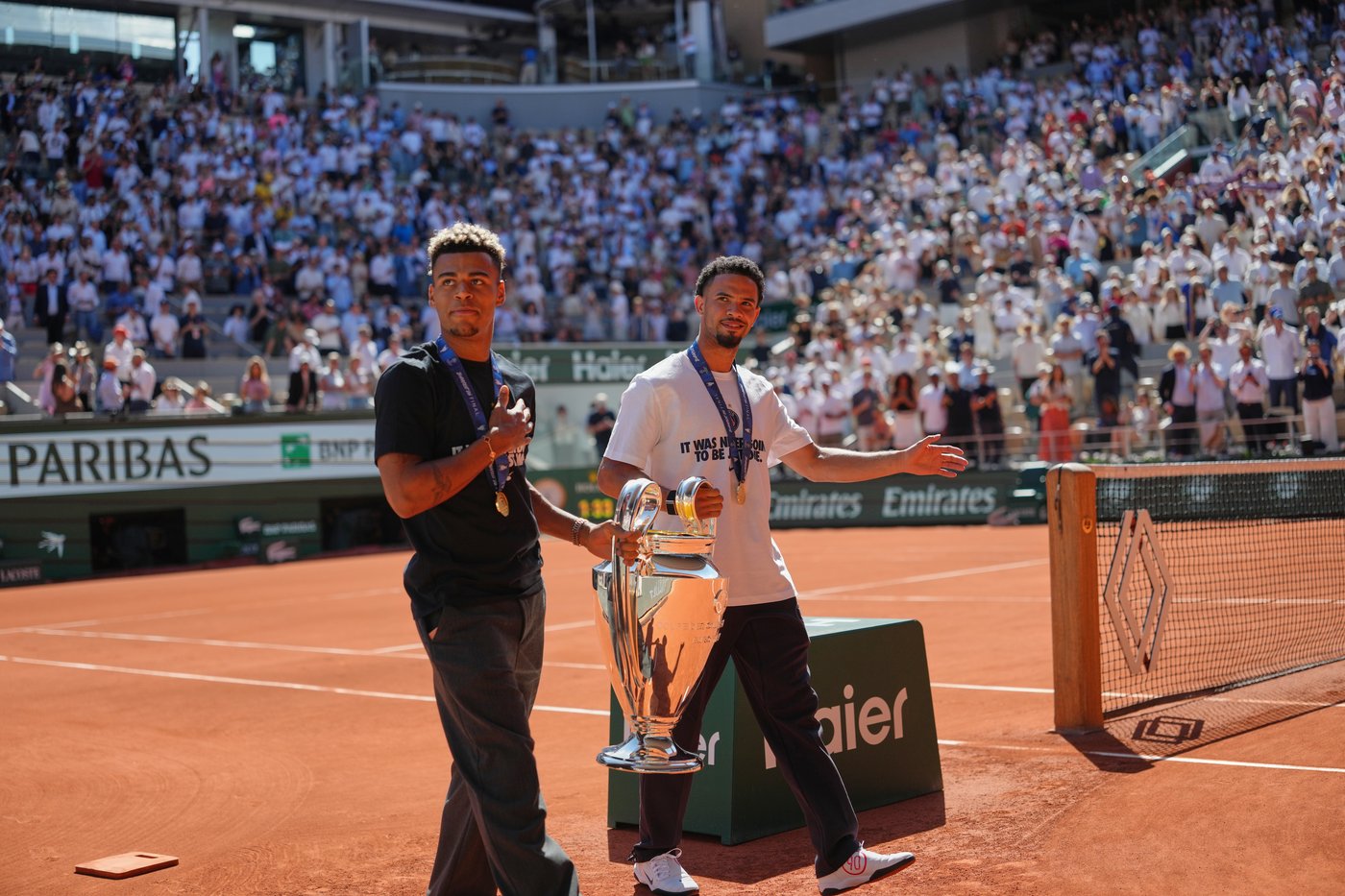 PSG stars bring the Champions League trophy to the French Open | iNFOnews.ca