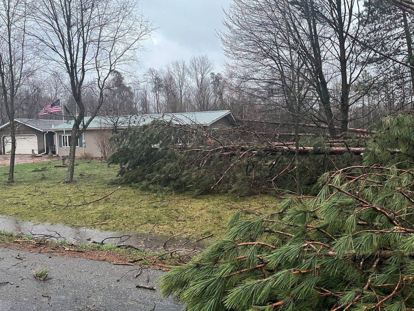 Powerful winds and reported tornadoes rip through the Midwest, leaving heavy damage but no deaths | iNwheels