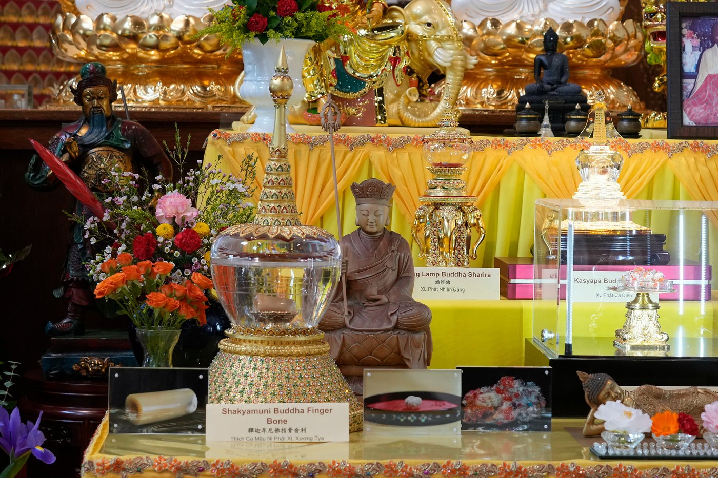 Teeth, finger bones and blessings: Buddhist relics inspire belief | iNFOnews.ca
