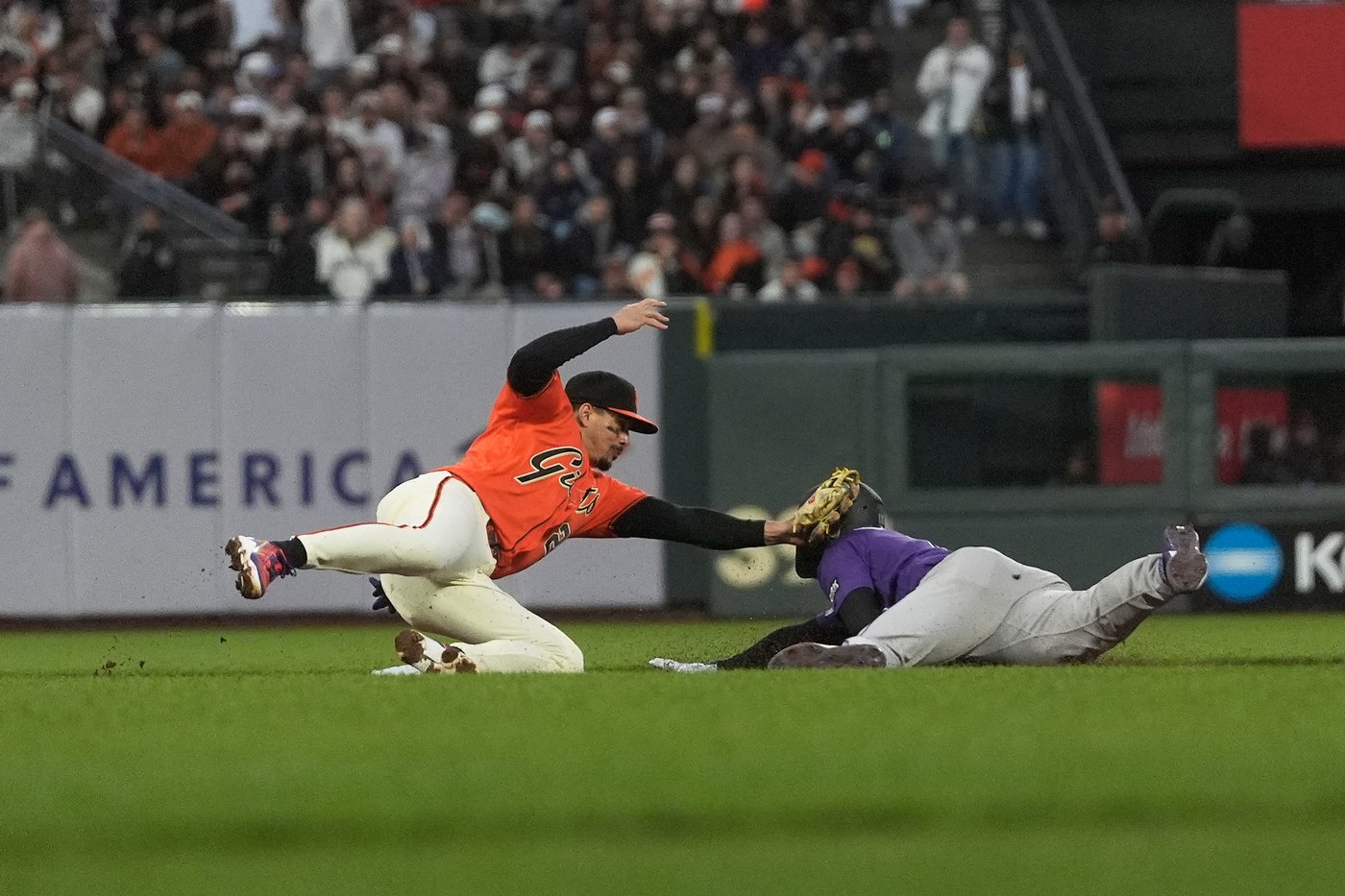 Karros' 2-run single in the ninth helps Rockies rally past Giants 4-3 | iNFOnews.ca
