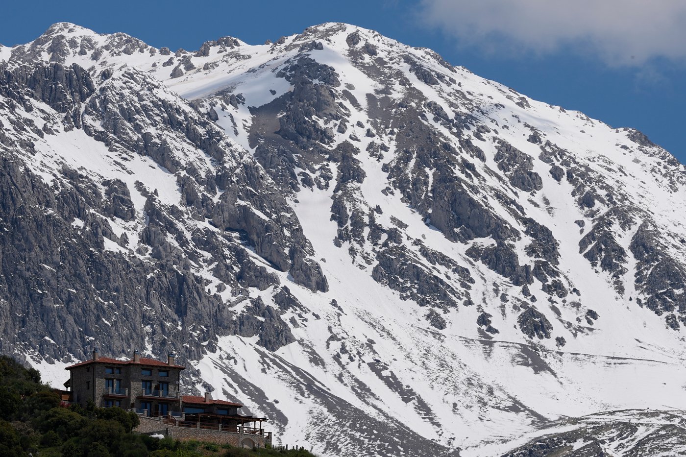 The shrinking snowfall on Greece's mountains is provoking anxiety and altering the economy | iNFOnews.ca