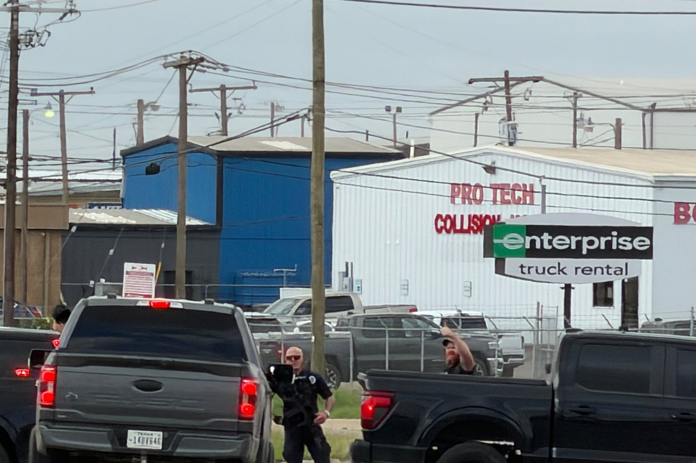 Shooter kills 1 and injures 10 in Texas days after firing at a police officer, officials say | iNFOnews.ca