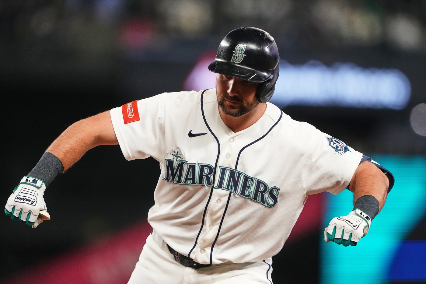 Mariners catcher Cal Raleigh sitting out a 3rd straight game due to a sore right side | iNFOnews.ca