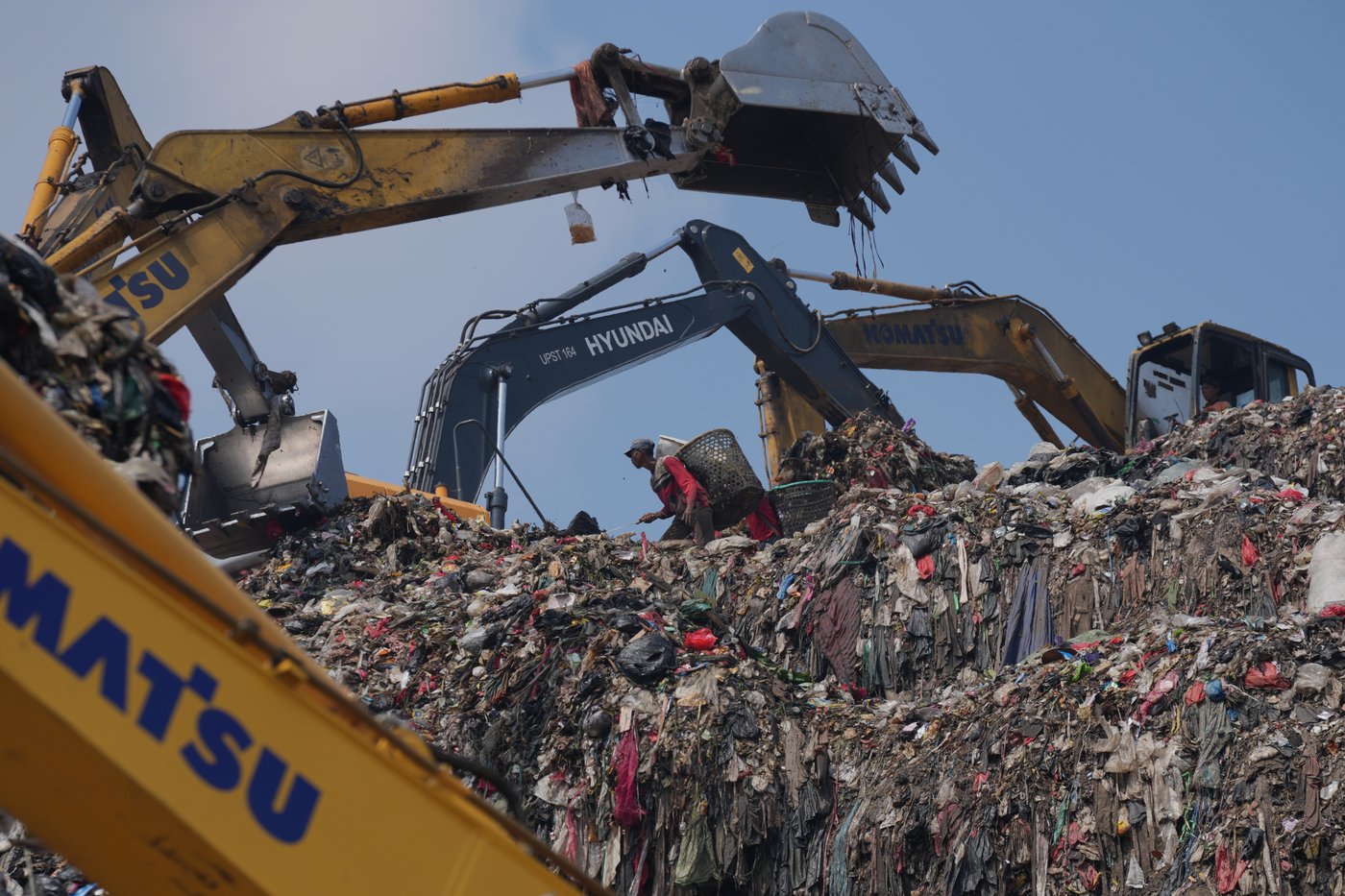 As Indonesia cuts methane emissions, life atop a mountain of garbage begins to change | iNFOnews.ca As Indonesia cuts methane emissions, life atop a mountain of garbage begins to change | iNFOnews.ca