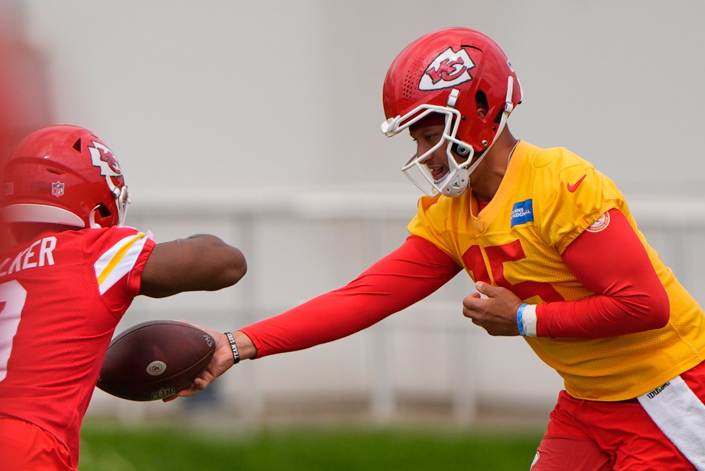 Andy Reid: Patrick Mahomes on track for Chiefs training camp after knee surgery in December | iNFOnews.ca