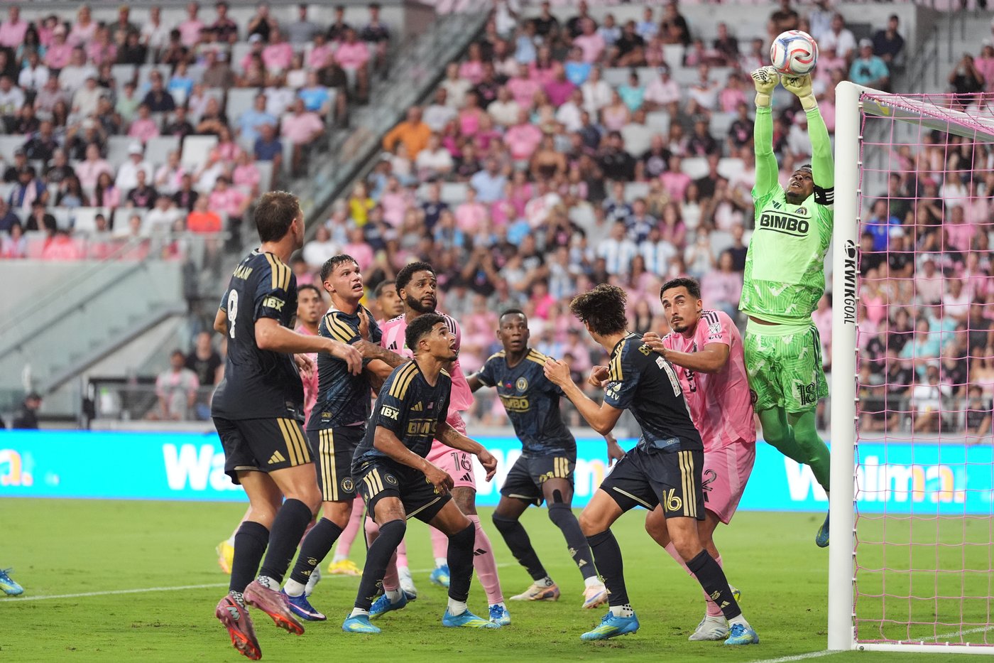 Messi leaves midway through second half, Inter Miami rallies past Union 6-4 | iNFOnews.ca
