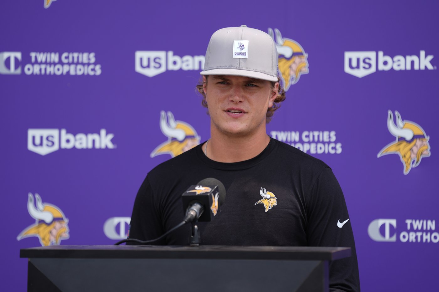 Vikings camp opens with the QBs and their teammates playing it cool over the spotlighted competition | iNFOnews.ca