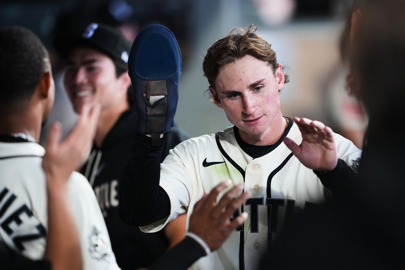 Mariners sending prized rookie shortstop Colt Emerson to minors, AP source says | iNFOnews.ca Mariners sending prized rookie shortstop Colt Emerson to minors, AP source says | iNFOnews.ca