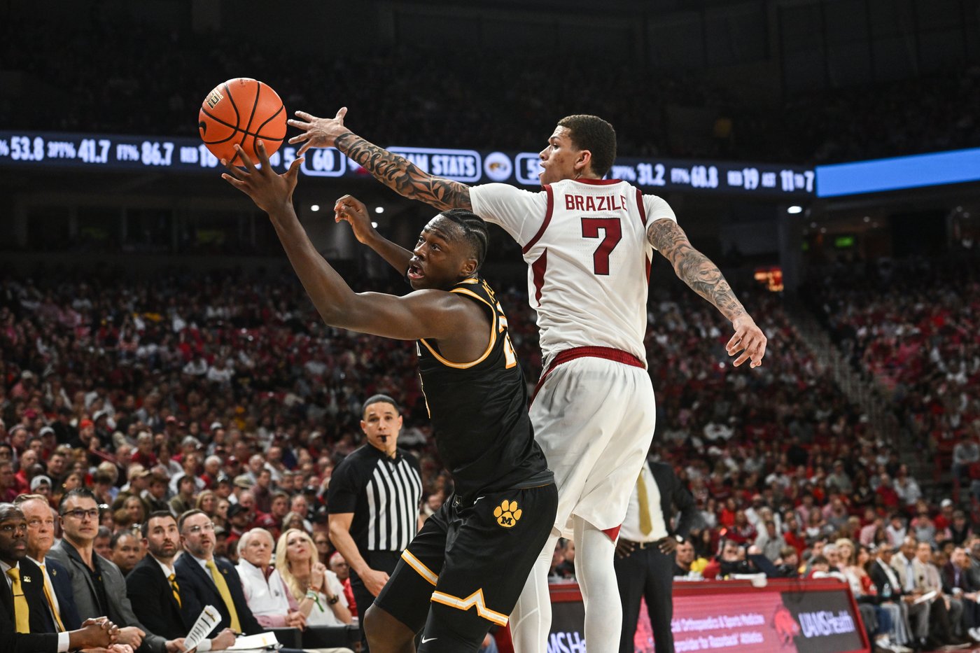 Richmond and Acuff power No. 20 Arkansas to a 94-86 win over Missouri | iNFOnews.ca