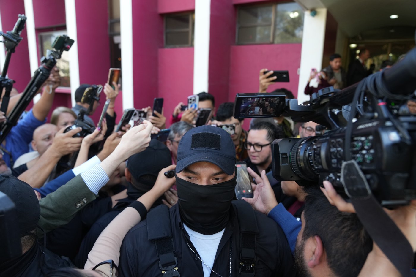 As Guatemala begins high-stakes court elections, agents raid voting sites | iNFOnews.ca