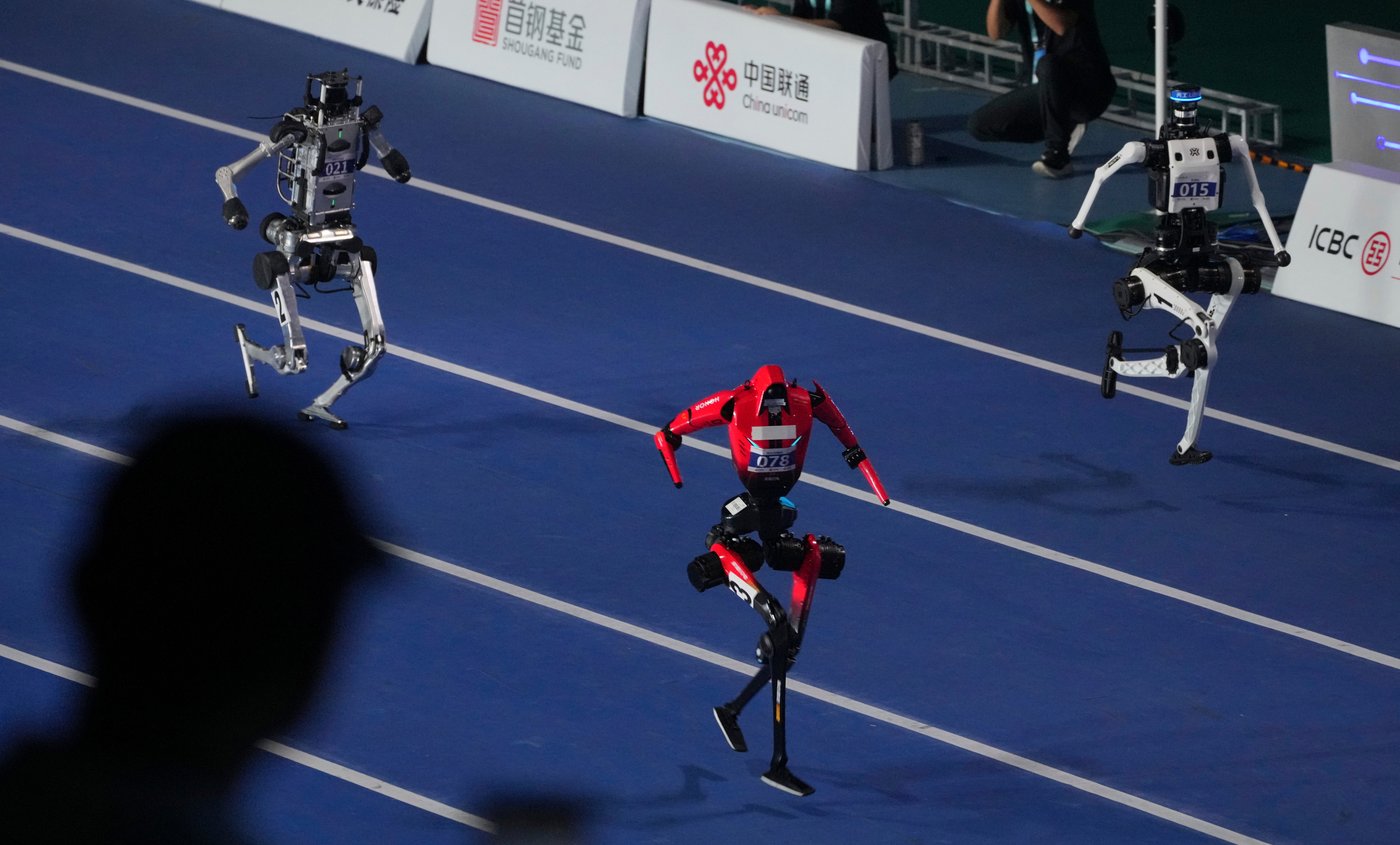 Chinese humanoid robots smash human records in 100m sprint and high jump at Beijing robot games | iNFOnews.ca