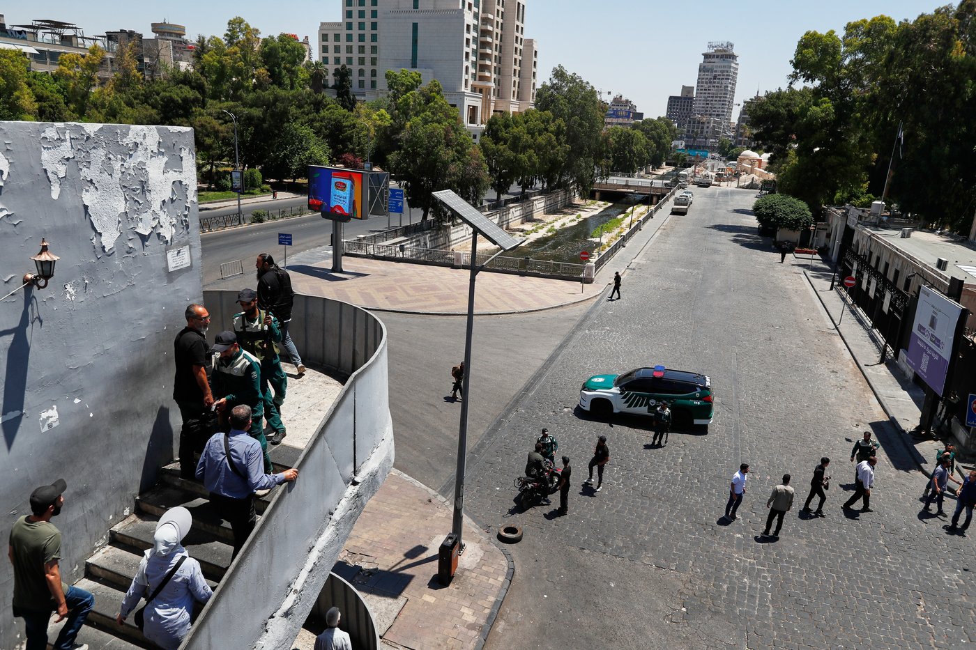 Explosions rock Syria's capital as French President Macron visits | iNFOnews.ca Explosions rock Syria's capital as French President Macron visits | iNFOnews.ca