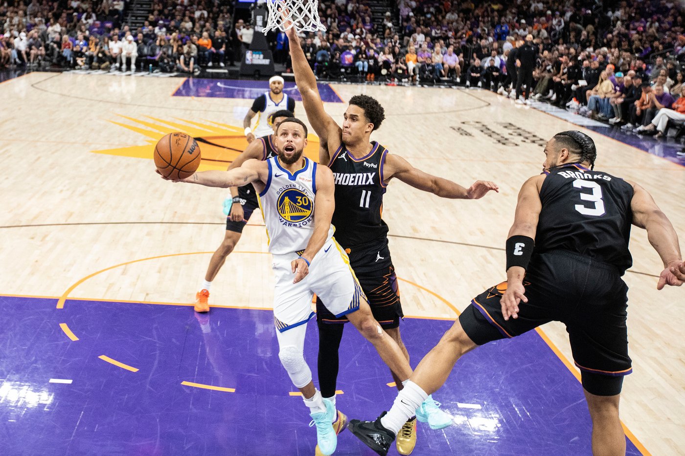 Winner pays $9 million in charity auction for a private lunch with Warren Buffett and Stephen Curry | iNFOnews.ca