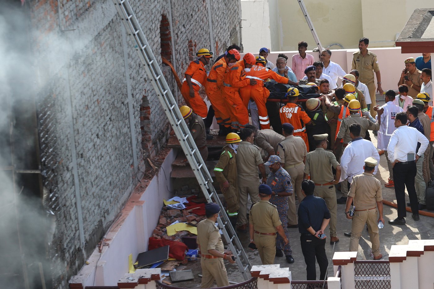 Fire tears through building in northern India, killing 14, mostly students | iNFOnews.ca