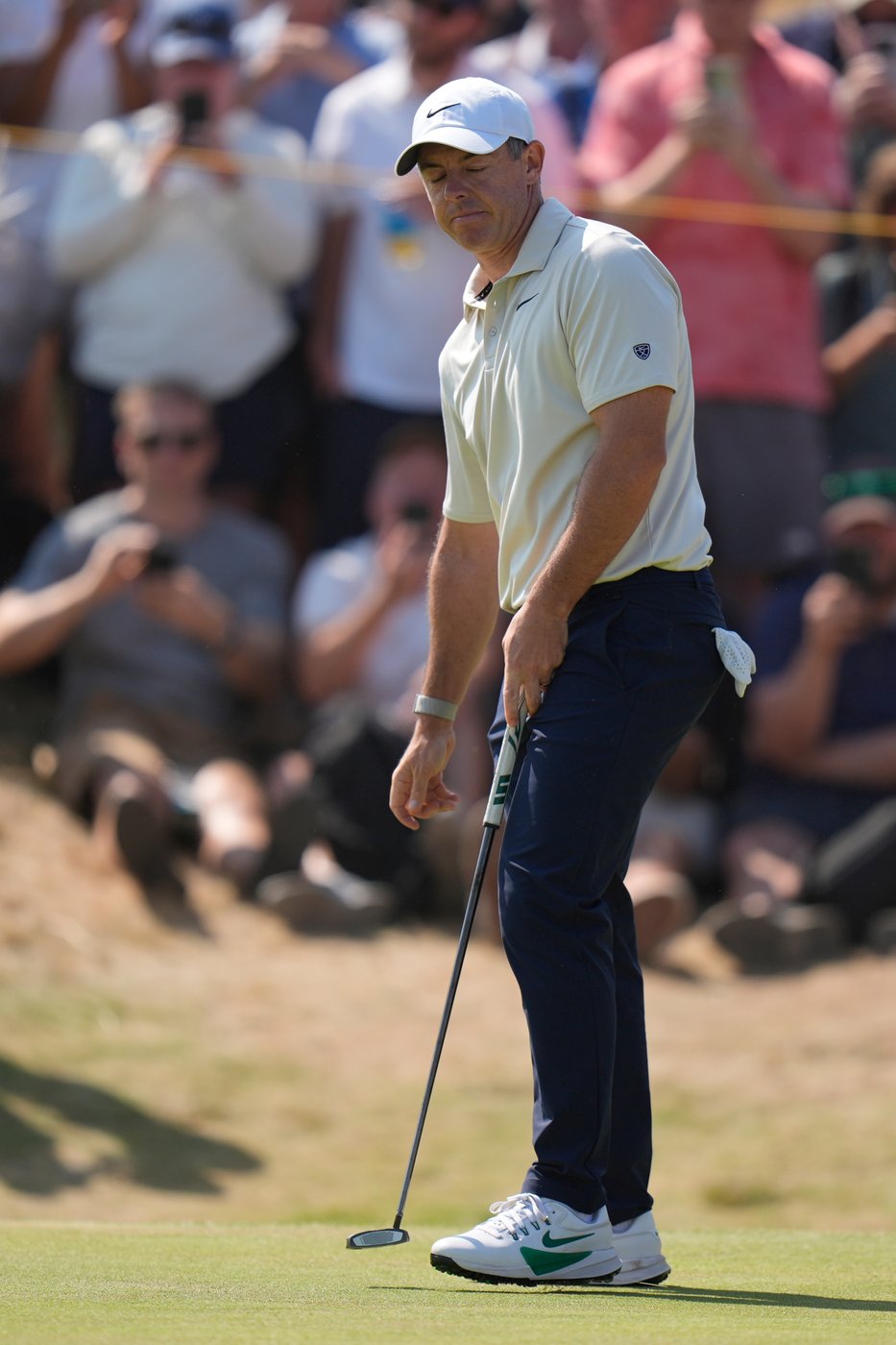 Rory McIlroy toils at British Open as putting woes leave him 7 shots off the first-round lead | iNFOnews.ca