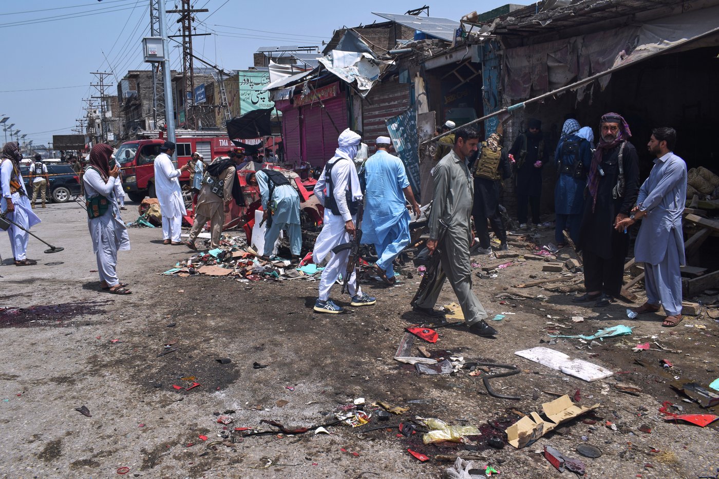 Bomb rigged to rickshaw explodes in Pakistan bazaar, killing 9 and wounding more than 2 dozen others | iNFOnews.ca