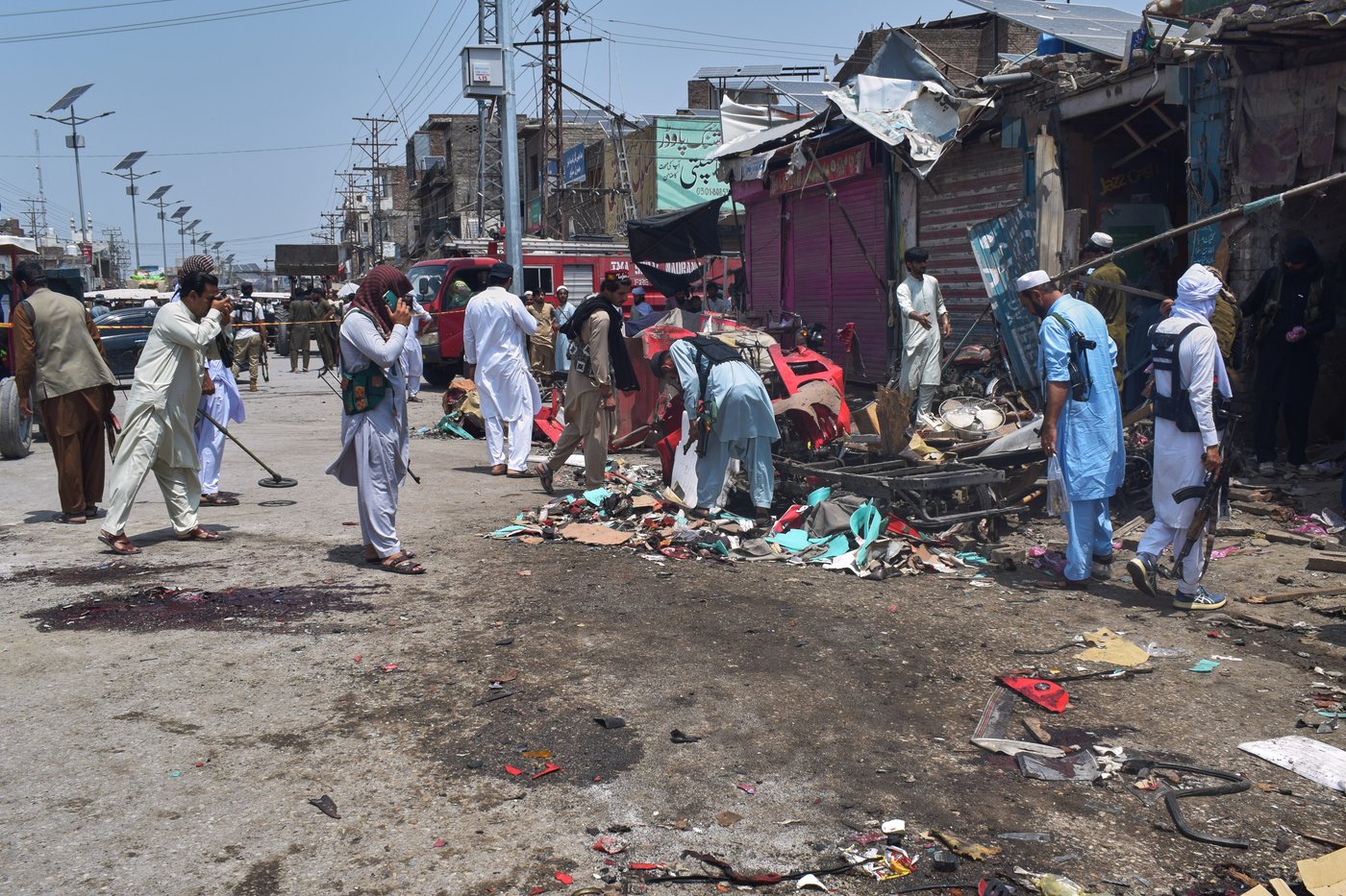 Bomb rigged to rickshaw explodes in Pakistan bazaar, killing 9 and wounding more than 2 dozen others | iNFOnews.ca
