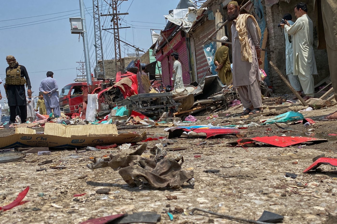 Bomb rigged to rickshaw explodes in Pakistan bazaar, killing 9 and wounding more than 2 dozen others | iNFOnews.ca