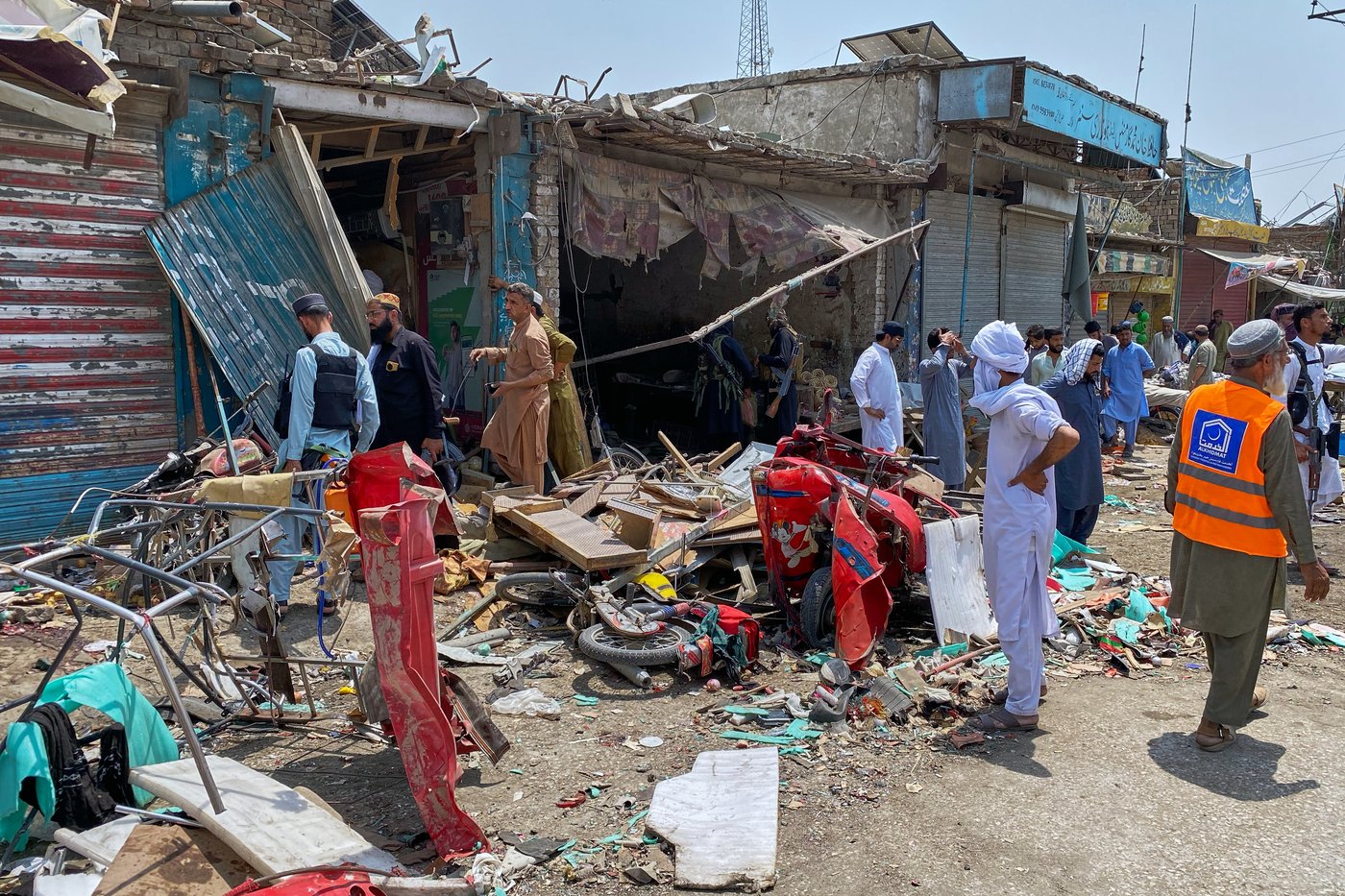 Bomb rigged to rickshaw explodes in Pakistan bazaar, killing 9 and wounding more than 2 dozen others | iNFOnews.ca