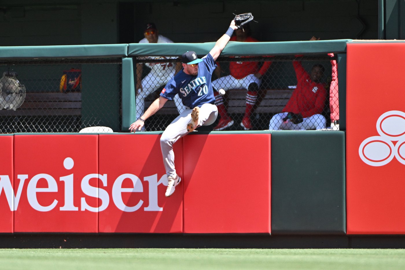 Refsnyder successfully challenges 3rd strike, and then homers to lift Mariners over Cardinals 3-2 | iNFOnews.ca