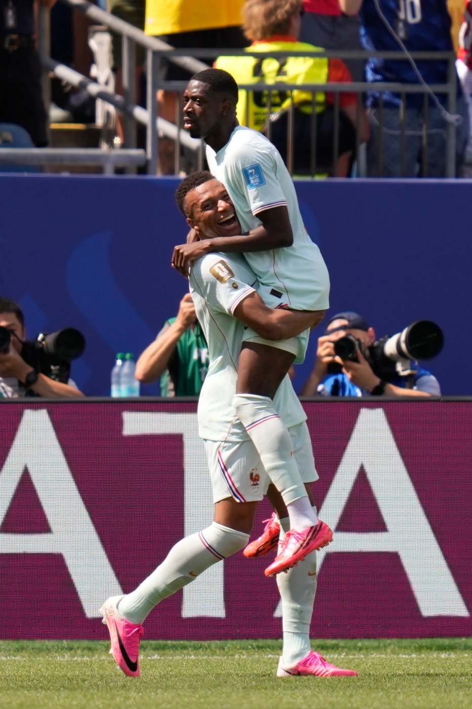 France forward Ousmane Dembélé scores a first-half World Cup hat trick in 4-1 win over Norway | iNFOnews.ca