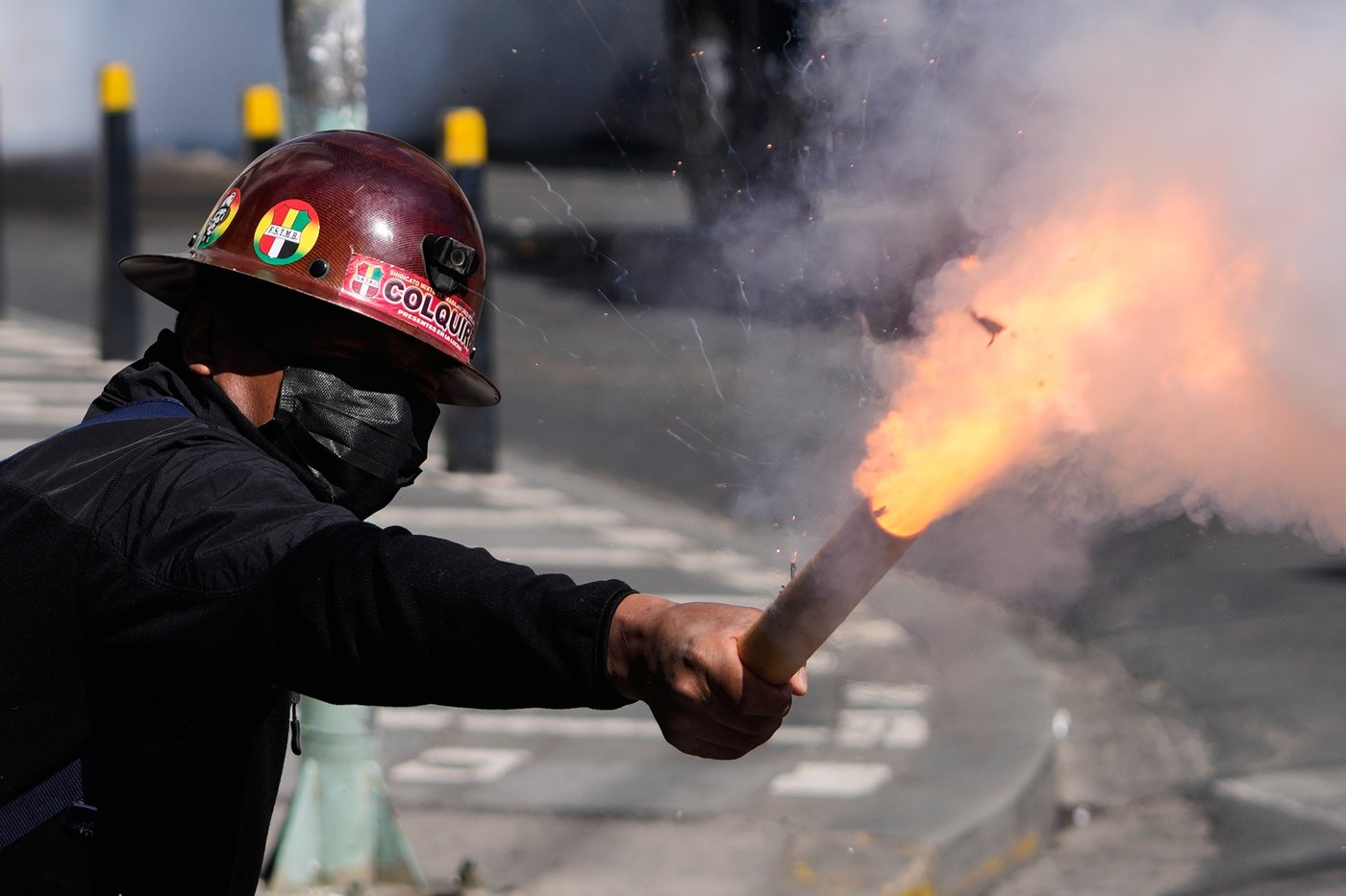 Bolivia’s capital under siege as protests deepen crisis for President Paz | iNFOnews.ca