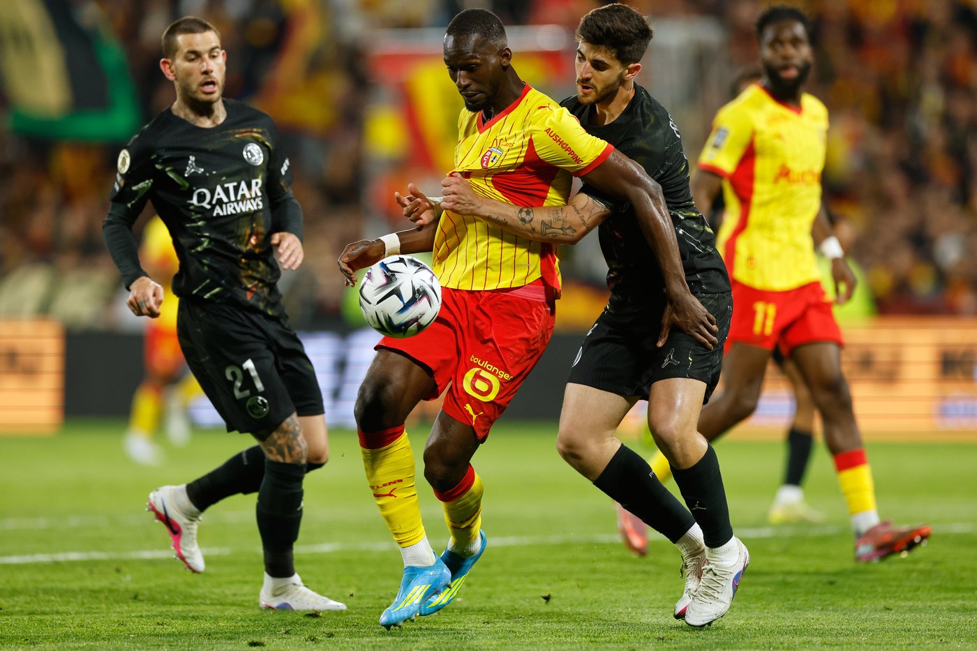 Paris Saint-Germain clinches league title with 2-0 win over closest rival Lens | iNFOnews.ca