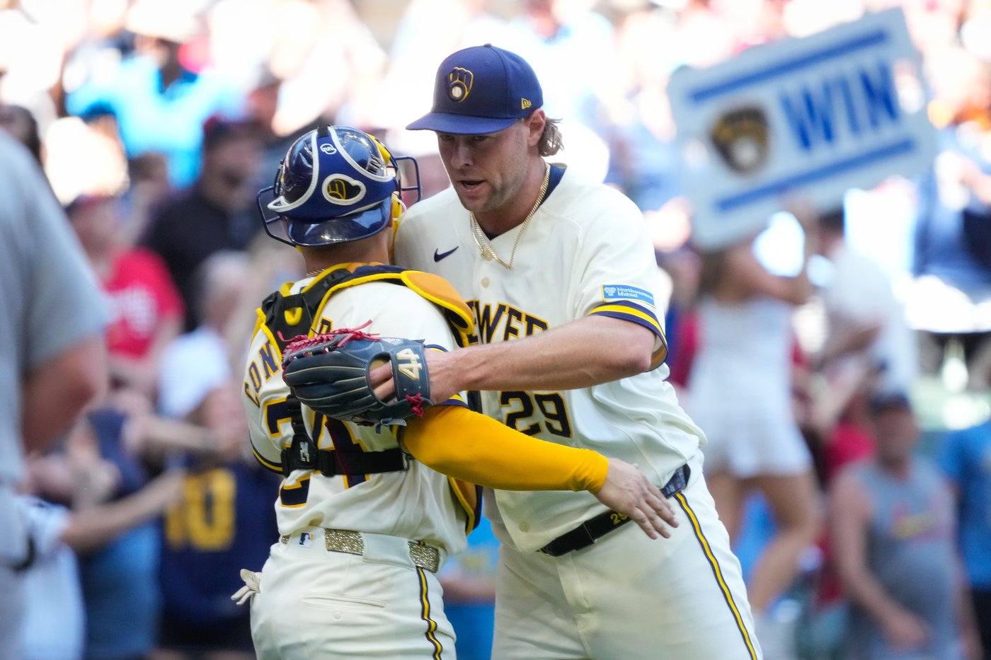 Hitless through seven innings, Brewers rally in eighth to beat Cardinals 2-1 | iNFOnews.ca