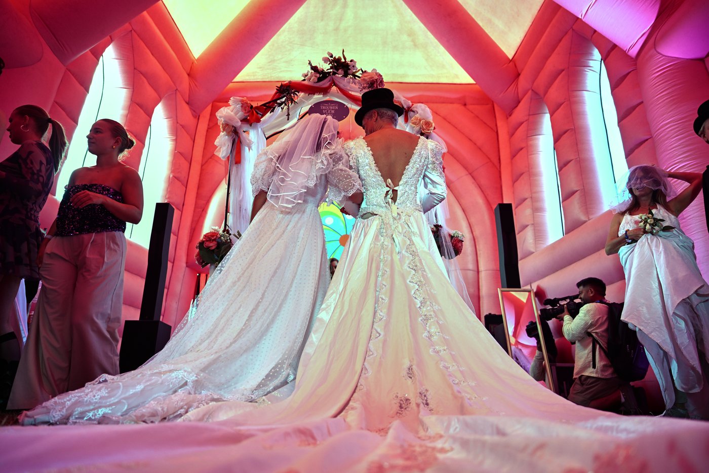 Dozens tie the metaphorical knot at Amsterdam's 'Married For A Day' Pride event | iNFOnews.ca
