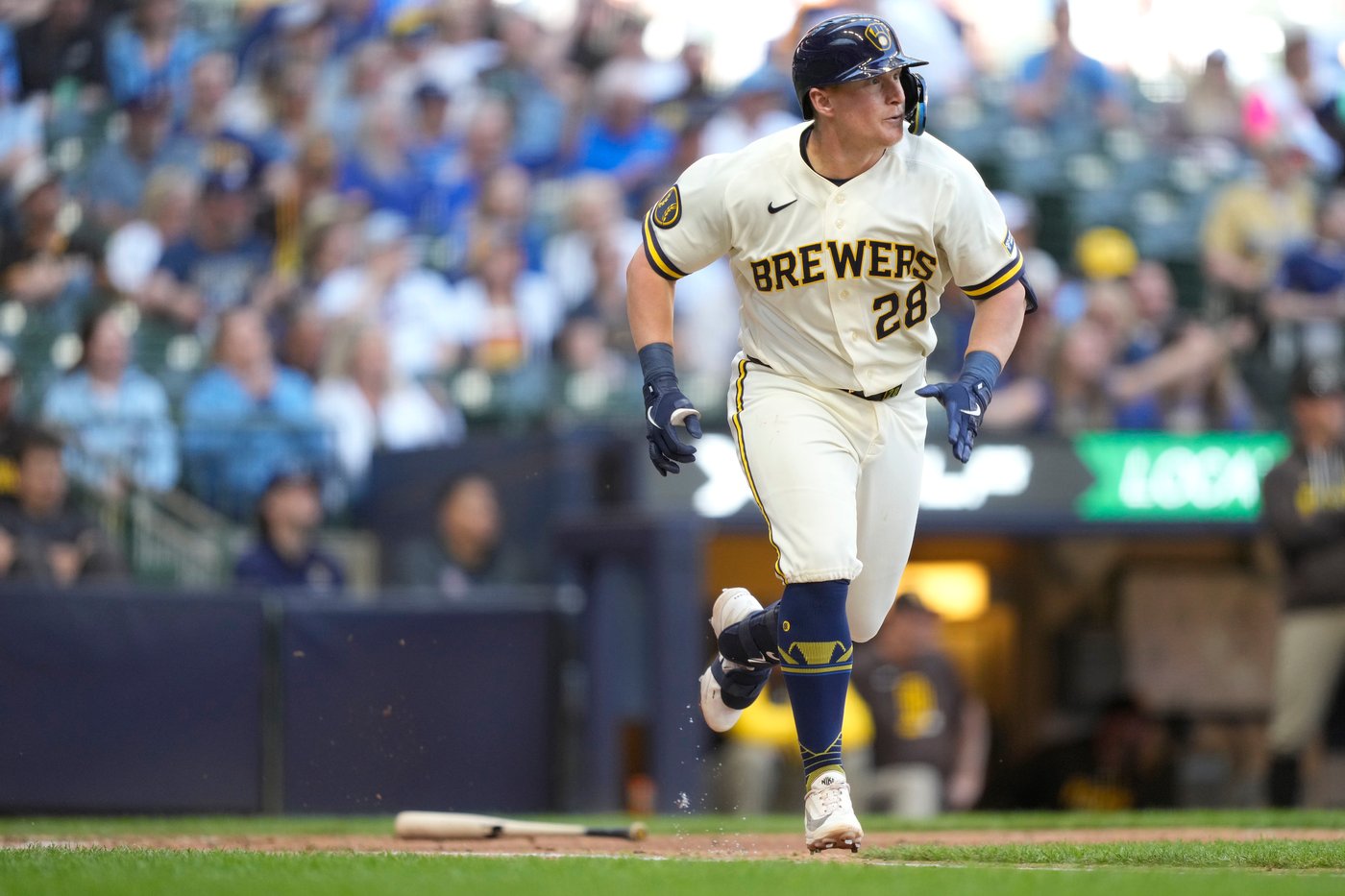 Rengifo has three RBIs and Harrison pitches five shutout innings in Brewers' 7-1 win over Padres | iNFOnews.ca
