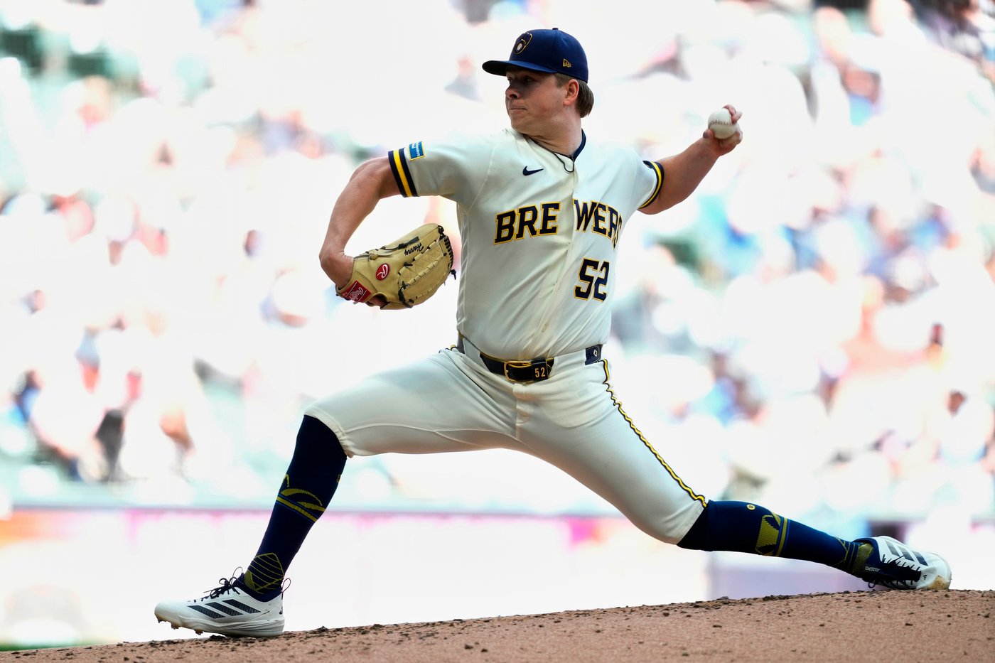 Rengifo has three RBIs and Harrison pitches five shutout innings in Brewers' 7-1 win over Padres | iNFOnews.ca