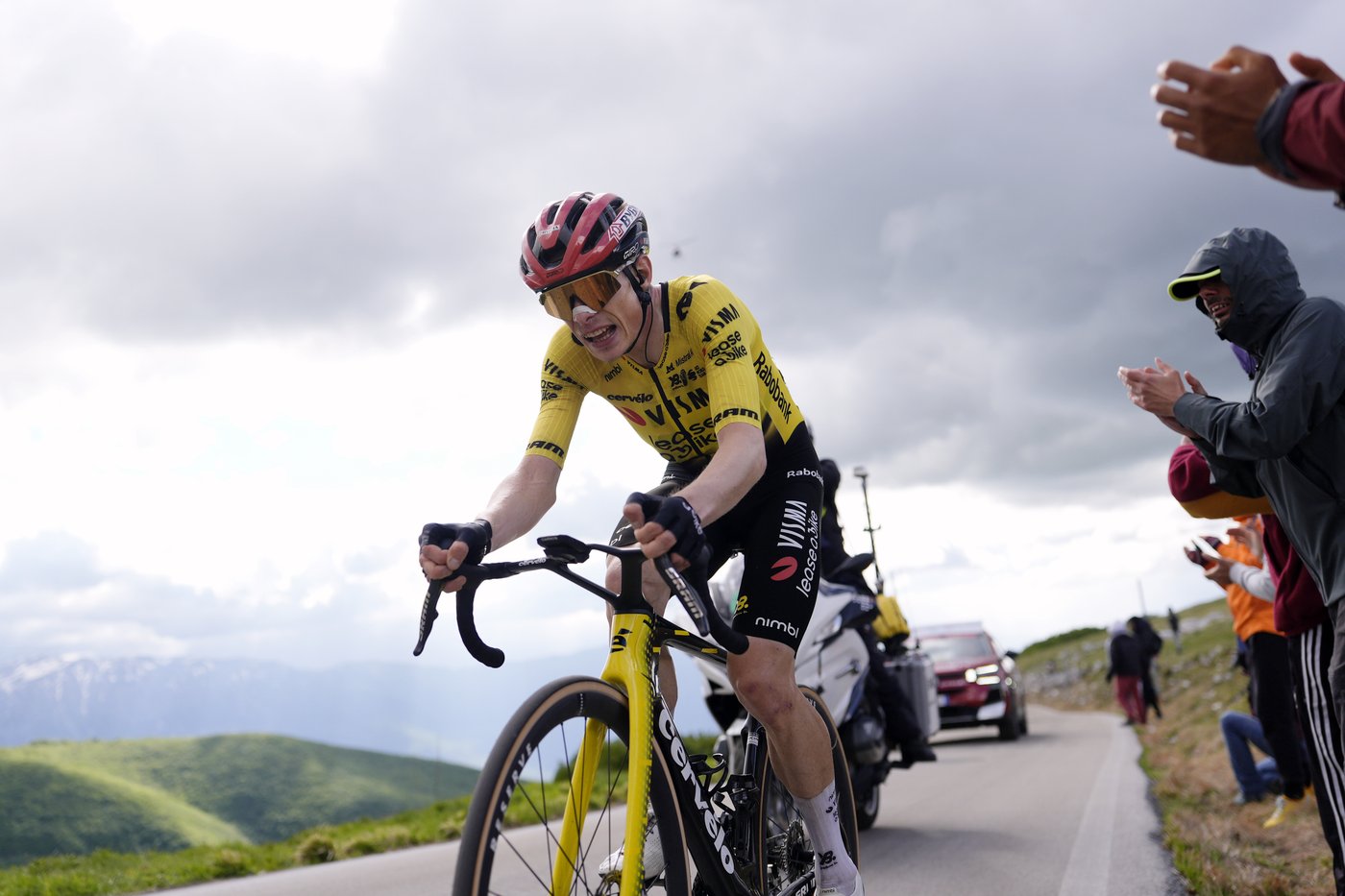 Vingegaard conquers Blockhaus mountain for first Giro d'Italia stage win | iNFOnews.ca