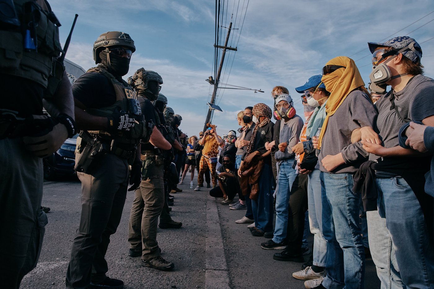 6 protesters arrested after clash with ICE officers outside a New Jersey detention center | iNFOnews.ca