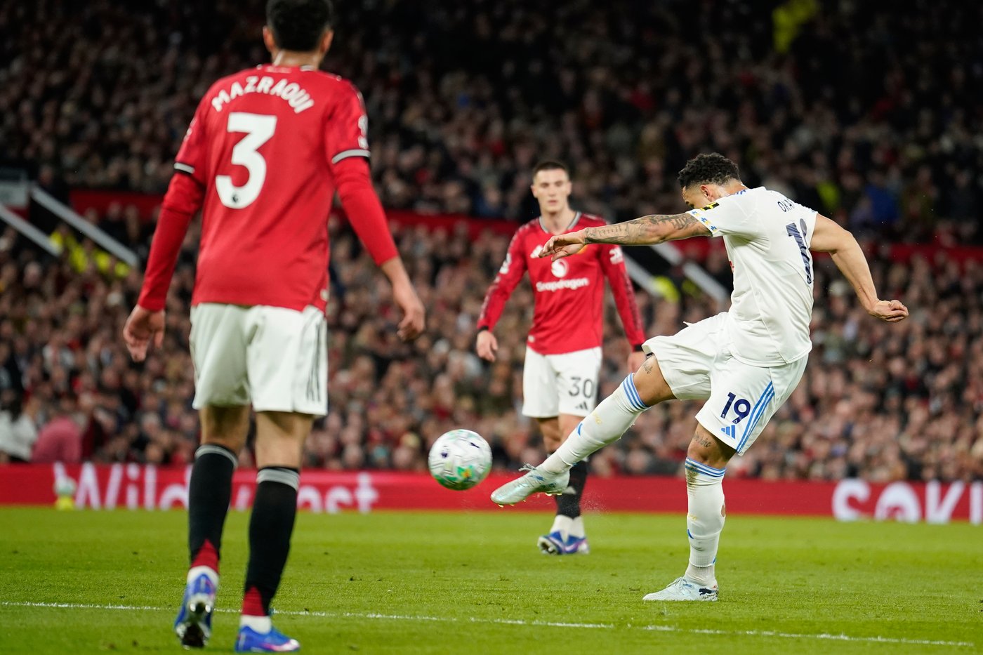 Okafor decisive double helps Leeds win thrilling encounter at Old Trafford | iNFOnews.ca