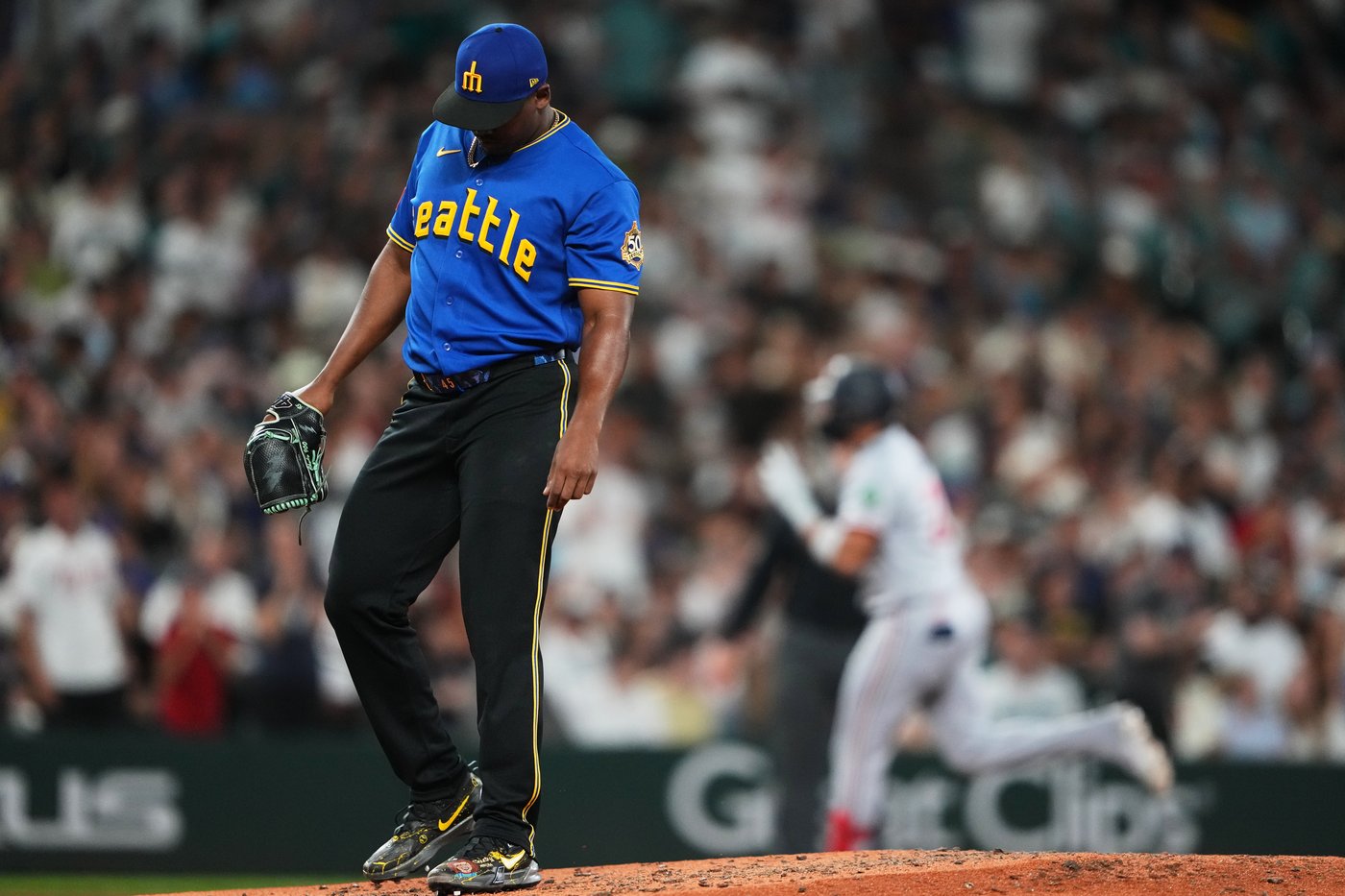 Lewis hits tying homer in 7th and Keaschall provides go-ahead double as Twins beat Mariners 5-3 | iNFOnews.ca Lewis hits tying homer in 7th and Keaschall provides go-ahead double as Twins beat Mariners 5-3 | iNFOnews.ca