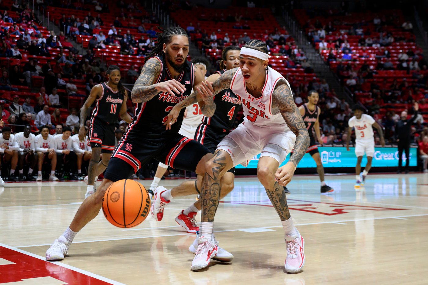 Sharp makes 8 3s and sets school career record as No. 3 Houston drubs Utah 66-52 | iNFOnews.ca