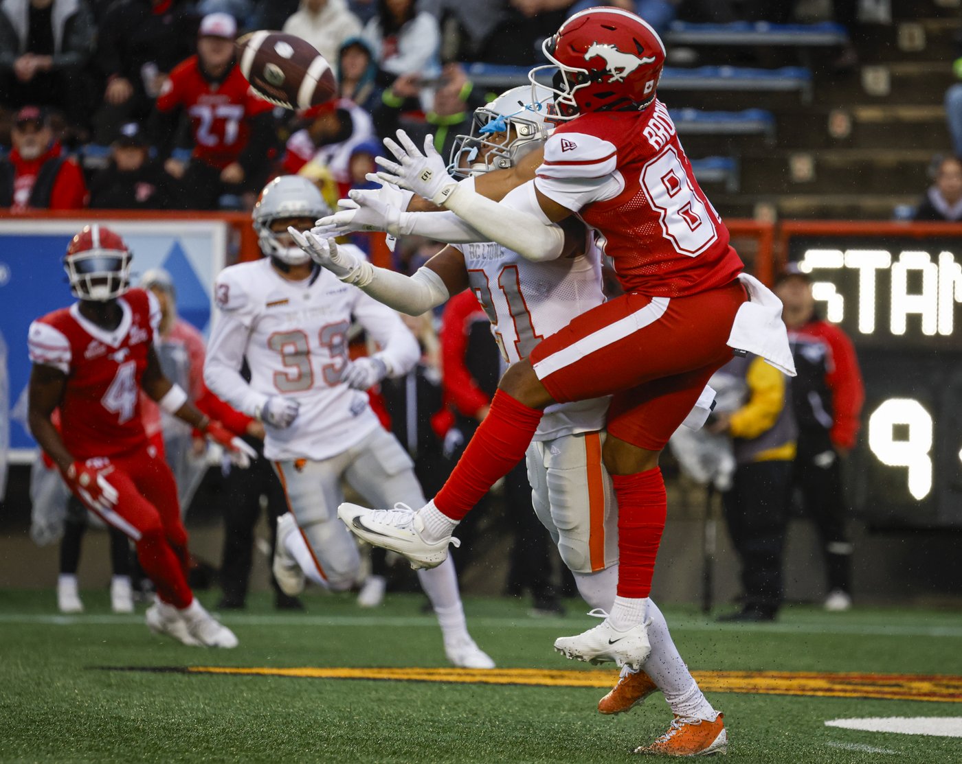 B.C. Lions top Calgary Stampeders 30-26 for third straight win | iNFOnews.ca