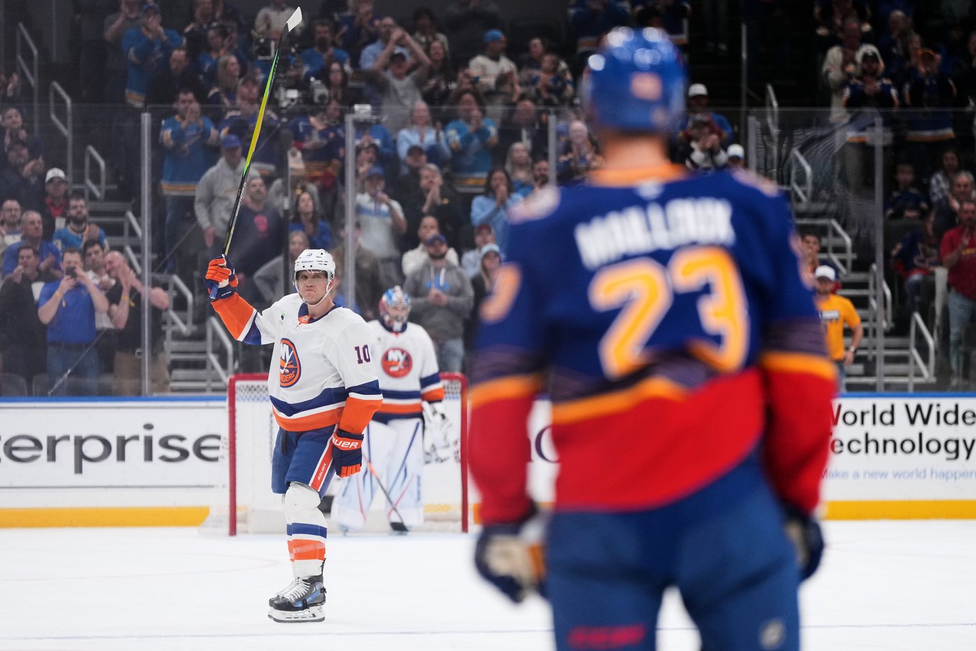 Barzal scores OT winner to cap rally, and Islanders edge Blues 4-3 | iNFOnews.ca