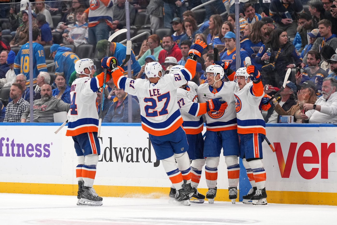 Barzal scores OT winner to cap rally, and Islanders edge Blues 4-3 | iNFOnews.ca
