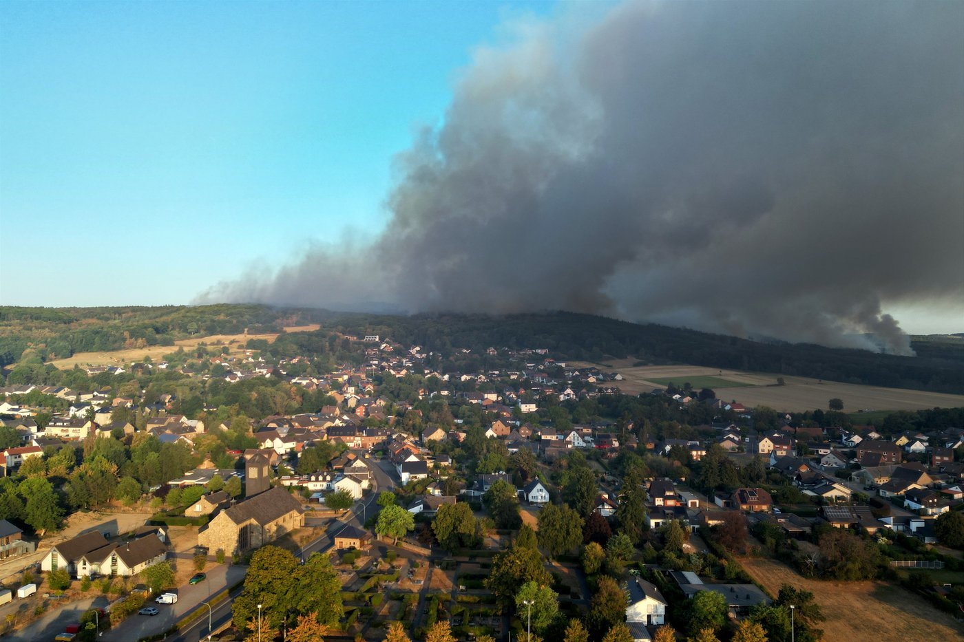 European countries battle multiple wildfires as record heat grips the continent | iNFOnews.ca