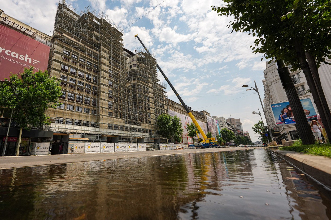 1 dead in Romania in a powerful storm after intense heat wave | iNFOnews.ca