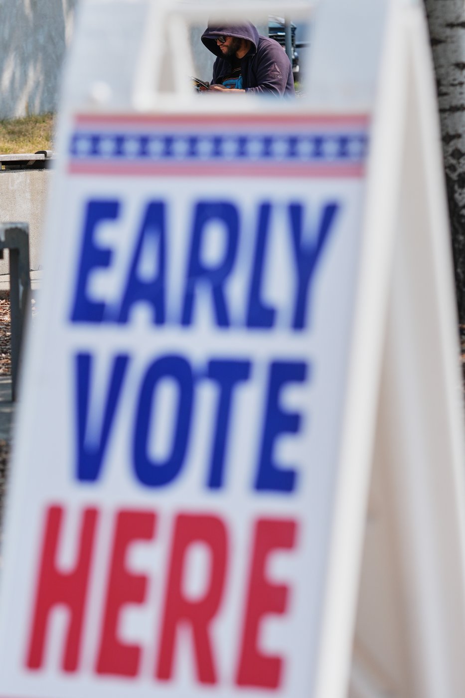 Wisconsin Democrats casting early ballots are divided over whether democratic socialist can win | iNFOnews.ca Wisconsin Democrats casting early ballots are divided over whether democratic socialist can win | iNFOnews.ca