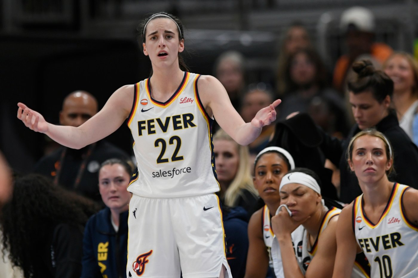 Chicago’s DiJonai Carrington ejected for foul on Fever's Cunningham and posts 'white privilege' | iNFOnews.ca