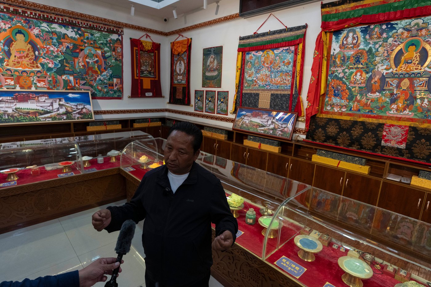 A Tibetan cooperative keeps a centuries-old weaving tradition alive | iNFOnews.ca